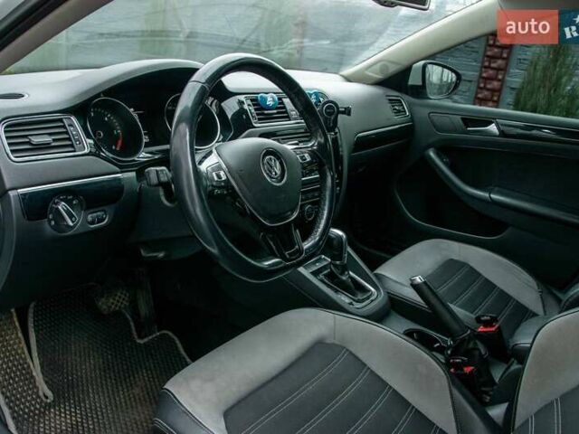 Білий Фольксваген Джетта, об'ємом двигуна 1.6 л та пробігом 157 тис. км за 13500 $, фото 6 на Automoto.ua