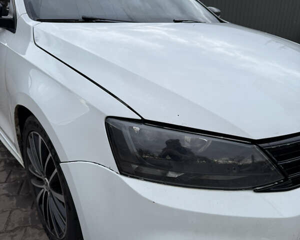 Фольксваген Джетта 2016 в Кривом Роге на Automoto.ua Белый Фольксваген Джетта, объемом двигателя 1.8 л и пробегом 110 тыс. км за 5500 $, фото 2 на Automoto.ua