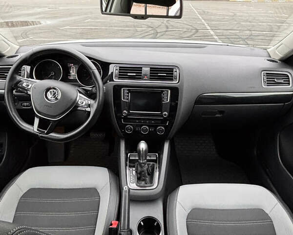 Білий Фольксваген Джетта, об'ємом двигуна 1.6 л та пробігом 149 тис. км за 12800 $, фото 4 на Automoto.ua