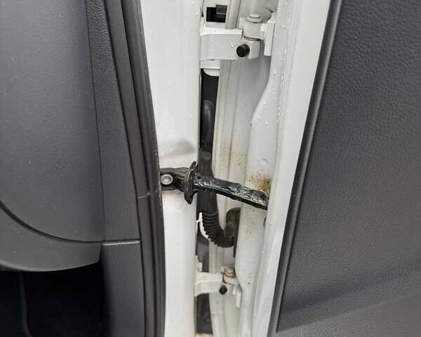 Білий Фольксваген Джетта, об'ємом двигуна 1.6 л та пробігом 99 тис. км за 11800 $, фото 18 на Automoto.ua