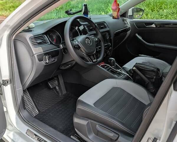 Фольксваген Джетта 2016 в Черновцах на Automoto.ua Белый Фольксваген Джетта, объемом двигателя 1.6 л и пробегом 181 тыс. км за 12500 $, фото 7 на Automoto.ua