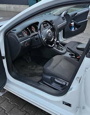 Білий Фольксваген Джетта, об'ємом двигуна 1.6 л та пробігом 139 тис. км за 10500 $, фото 17 на Automoto.ua