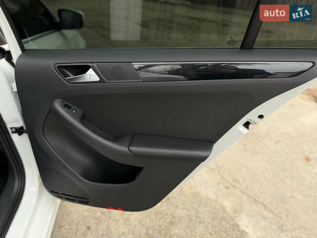 Білий Фольксваген Джетта, об'ємом двигуна 1.8 л та пробігом 184 тис. км за 10700 $, фото 25 на Automoto.ua