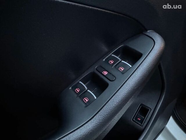 Белый Фольксваген Джетта, объемом двигателя 1.6 л и пробегом 180 тыс. км за 10990 $, фото 10 на Automoto.ua