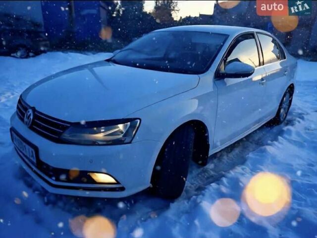 Белый Фольксваген Джетта, объемом двигателя 1.6 л и пробегом 201 тыс. км за 9800 $, фото 2 на Automoto.ua