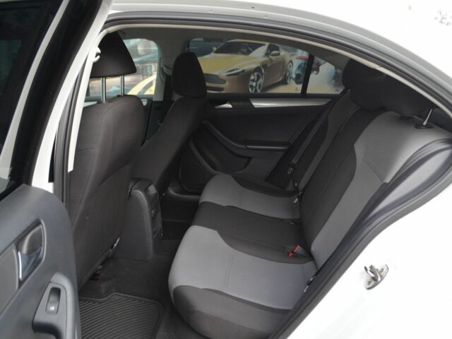 Фольксваген Джетта 2016 в Киеве на Automoto.ua Белый Фольксваген Джетта, объемом двигателя 0 л и пробегом 118 тыс. км за 11200 $, фото 12 на Automoto.ua