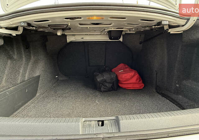 Белый Фольксваген Джетта, объемом двигателя 1.6 л и пробегом 76 тыс. км за 14800 $, фото 26 на Automoto.ua