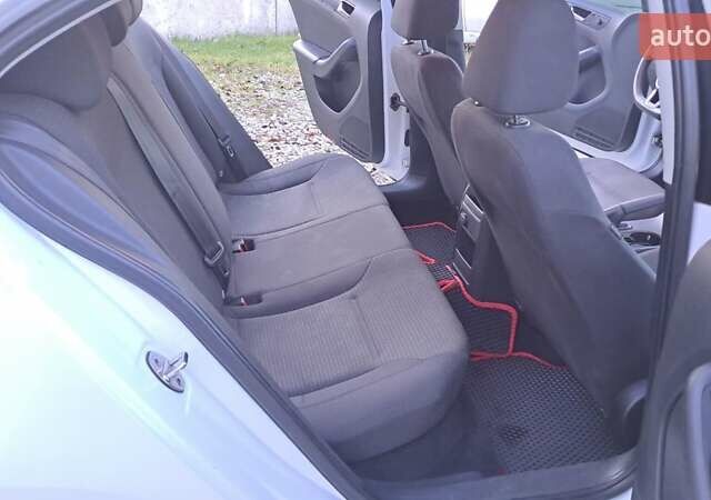 Білий Фольксваген Джетта, об'ємом двигуна 1.39 л та пробігом 197 тис. км за 9400 $, фото 11 на Automoto.ua