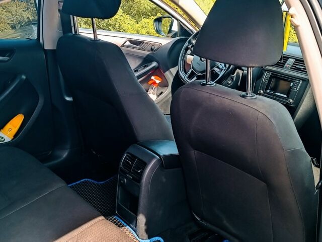 Белый Фольксваген Джетта, объемом двигателя 1.6 л и пробегом 301 тыс. км за 9000 $, фото 7 на Automoto.ua