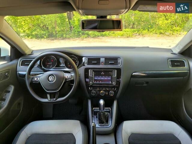 Белый Фольксваген Джетта, объемом двигателя 1.6 л и пробегом 219 тыс. км за 12500 $, фото 14 на Automoto.ua