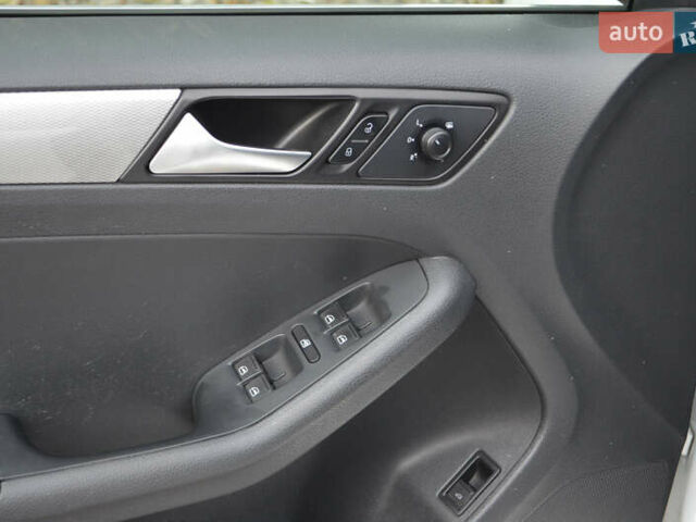 Фольксваген Джетта 2016 в Киеве на Automoto.ua Белый Фольксваген Джетта, объемом двигателя 1.39 л и пробегом 118 тыс. км за 11200 $, фото 23 на Automoto.ua