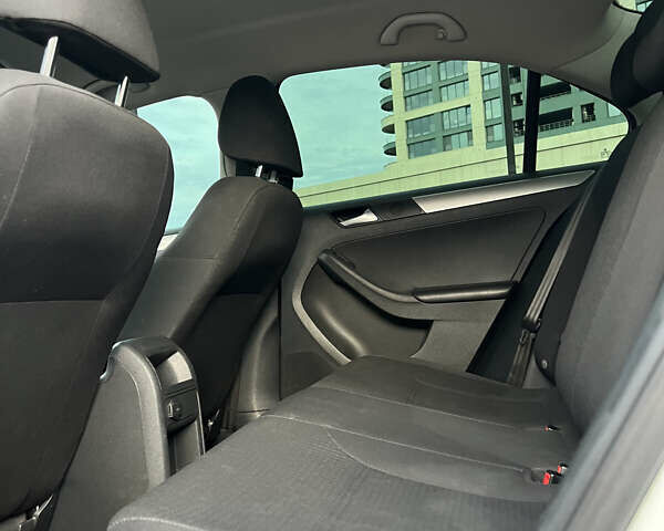 Белый Фольксваген Джетта, объемом двигателя 1.4 л и пробегом 155 тыс. км за 10300 $, фото 3 на Automoto.ua