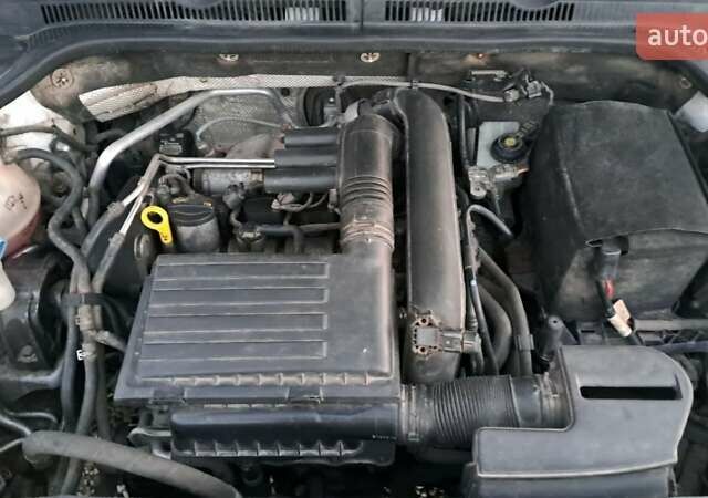 Білий Фольксваген Джетта, об'ємом двигуна 1.39 л та пробігом 197 тис. км за 9400 $, фото 21 на Automoto.ua