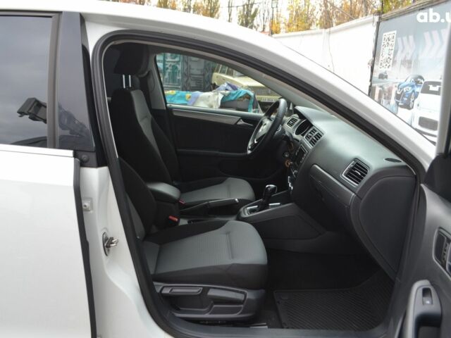 Фольксваген Джетта 2016 в Киеве на Automoto.ua Белый Фольксваген Джетта, объемом двигателя 0 л и пробегом 118 тыс. км за 11200 $, фото 15 на Automoto.ua