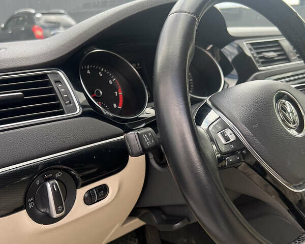 Белый Фольксваген Джетта, объемом двигателя 1.8 л и пробегом 159 тыс. км за 11000 $, фото 25 на Automoto.ua