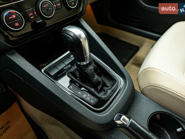 Фольксваген Джетта 2016 в Киеве на Automoto.ua Белый Фольксваген Джетта, объемом двигателя 1.6 л и пробегом 102 тыс. км за 11404 $, фото 15 на Automoto.ua