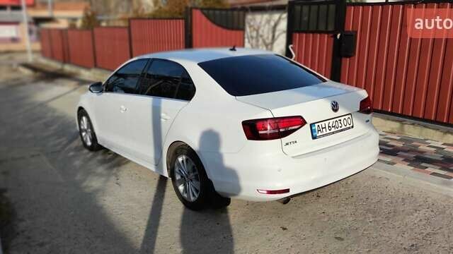 Білий Фольксваген Джетта, об'ємом двигуна 1.6 л та пробігом 50 тис. км за 14000 $, фото 4 на Automoto.ua