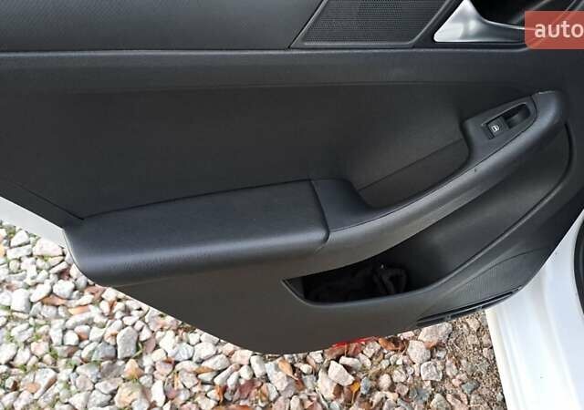 Білий Фольксваген Джетта, об'ємом двигуна 1.39 л та пробігом 197 тис. км за 9400 $, фото 12 на Automoto.ua