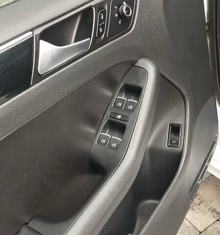 Фольксваген Джетта 2016 в Сваляве на Automoto.ua Белый Фольксваген Джетта, объемом двигателя 1.6 л и пробегом 219 тыс. км за 11300 $, фото 51 на Automoto.ua