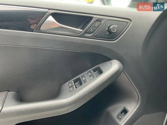 Фольксваген Джетта 2016 в Одессе на Automoto.ua Белый Фольксваген Джетта, объемом двигателя 1.6 л и пробегом 132 тыс. км за 13000 $, фото 11 на Automoto.ua