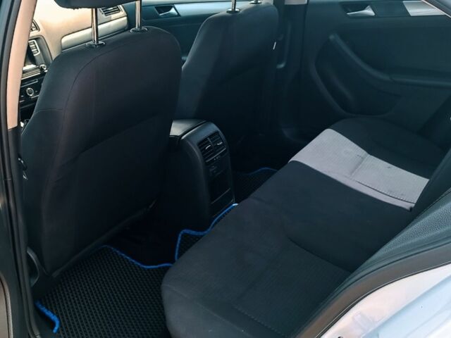 Белый Фольксваген Джетта, объемом двигателя 1.6 л и пробегом 301 тыс. км за 9000 $, фото 8 на Automoto.ua