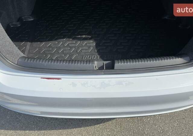 Фольксваген Джетта 2016 в Вышгороде на Automoto.ua Белый Фольксваген Джетта, объемом двигателя 1.39 л и пробегом 122 тыс. км за 11300 $, фото 6 на Automoto.ua