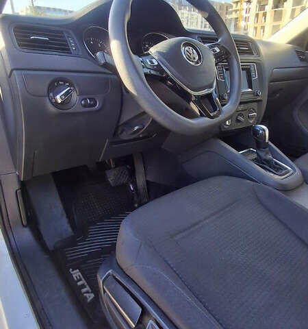 Белый Фольксваген Джетта, объемом двигателя 1.4 л и пробегом 184 тыс. км за 9300 $, фото 6 на Automoto.ua