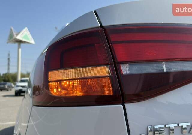 Фольксваген Джетта 2016 в Вышгороде на Automoto.ua Белый Фольксваген Джетта, объемом двигателя 1.39 л и пробегом 122 тыс. км за 11300 $, фото 1 на Automoto.ua