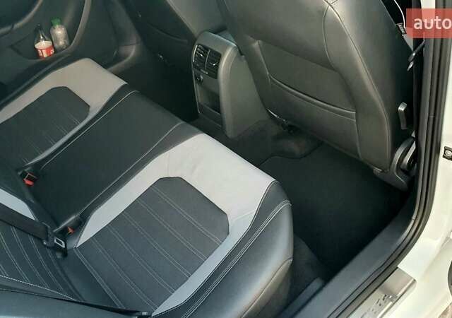 Белый Фольксваген Джетта, объемом двигателя 1.6 л и пробегом 150 тыс. км за 12500 $, фото 2 на Automoto.ua