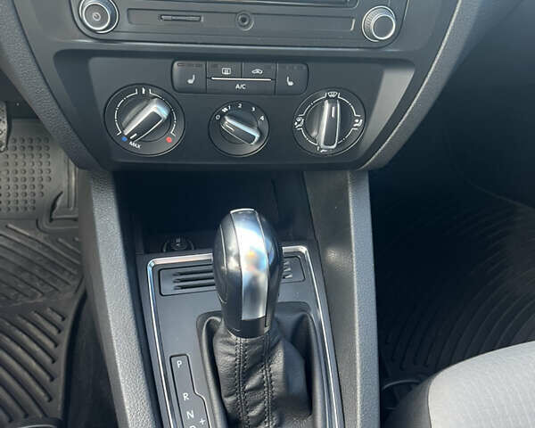 Белый Фольксваген Джетта, объемом двигателя 1.39 л и пробегом 119 тыс. км за 12400 $, фото 12 на Automoto.ua