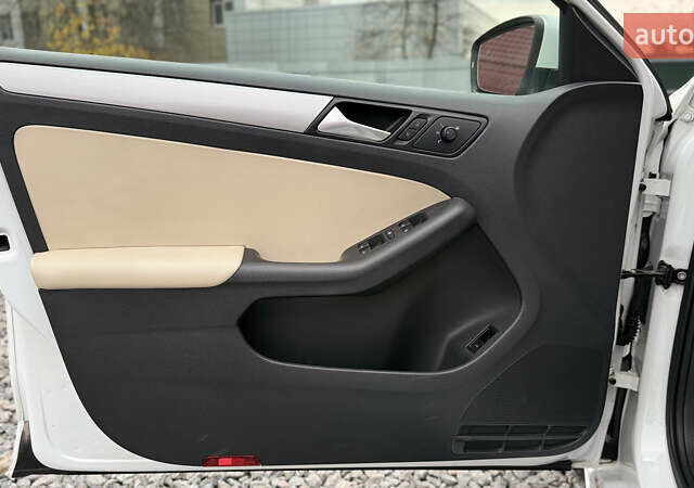 Белый Фольксваген Джетта, объемом двигателя 1.4 л и пробегом 149 тыс. км за 11500 $, фото 15 на Automoto.ua