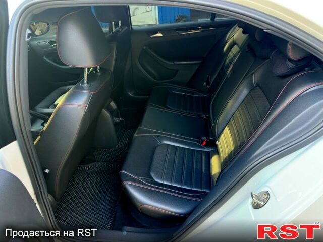 Белый Фольксваген Джетта, объемом двигателя 2 л и пробегом 109 тыс. км за 15000 $, фото 8 на Automoto.ua