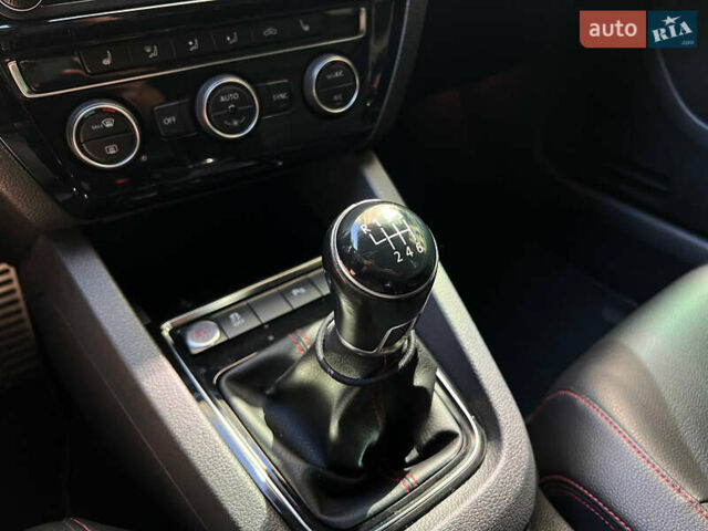 Белый Фольксваген Джетта, объемом двигателя 1.98 л и пробегом 82 тыс. км за 13500 $, фото 9 на Automoto.ua