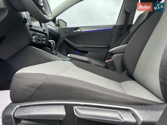 Білий Фольксваген Джетта, об'ємом двигуна 1.4 л та пробігом 146 тис. км за 10999 $, фото 24 на Automoto.ua