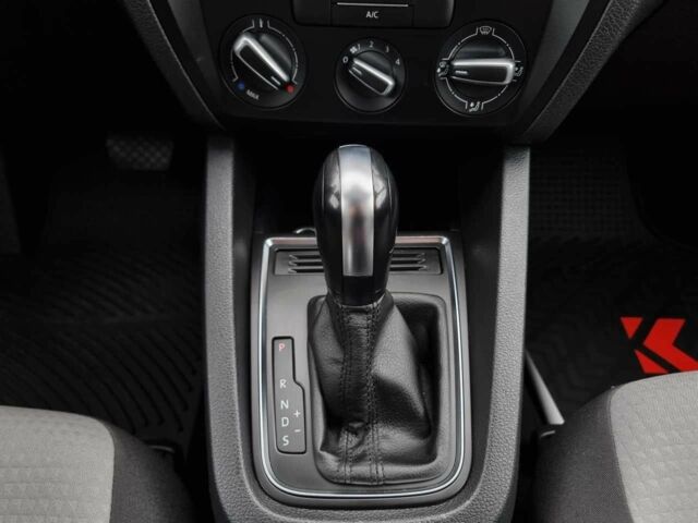 Белый Фольксваген Джетта, объемом двигателя 1.4 л и пробегом 164 тыс. км за 9999 $, фото 5 на Automoto.ua