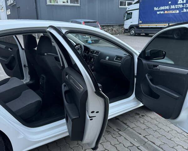 Белый Фольксваген Джетта, объемом двигателя 1.4 л и пробегом 176 тыс. км за 10500 $, фото 15 на Automoto.ua