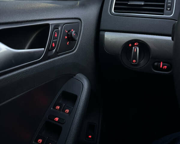 Белый Фольксваген Джетта, объемом двигателя 1.4 л и пробегом 63 тыс. км за 11000 $, фото 14 на Automoto.ua