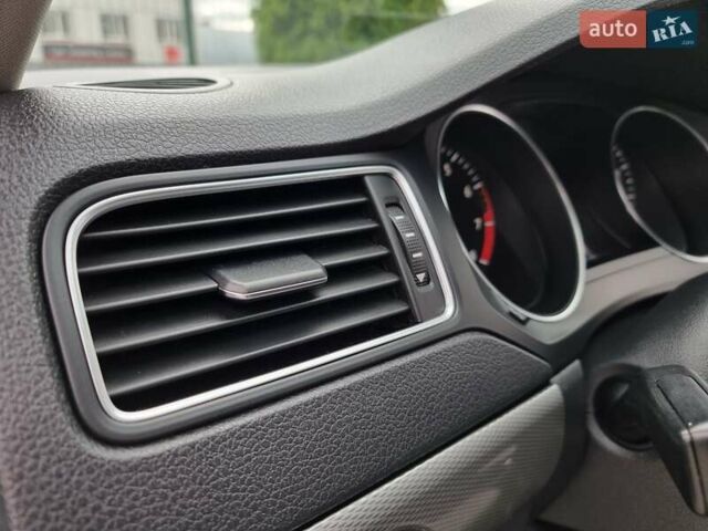 Белый Фольксваген Джетта, объемом двигателя 1.4 л и пробегом 164 тыс. км за 9999 $, фото 58 на Automoto.ua