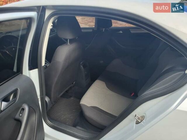 Белый Фольксваген Джетта, объемом двигателя 1.4 л и пробегом 163 тыс. км за 10500 $, фото 4 на Automoto.ua