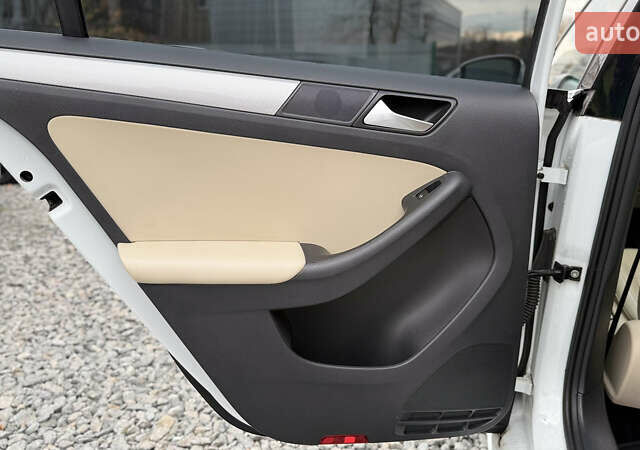 Белый Фольксваген Джетта, объемом двигателя 1.4 л и пробегом 149 тыс. км за 11500 $, фото 21 на Automoto.ua