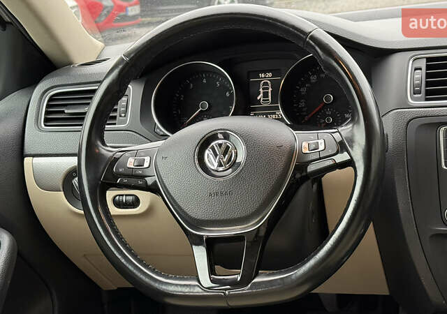 Белый Фольксваген Джетта, объемом двигателя 1.4 л и пробегом 149 тыс. км за 11500 $, фото 24 на Automoto.ua