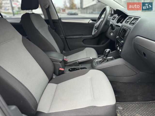 Білий Фольксваген Джетта, об'ємом двигуна 1.4 л та пробігом 146 тис. км за 10999 $, фото 25 на Automoto.ua