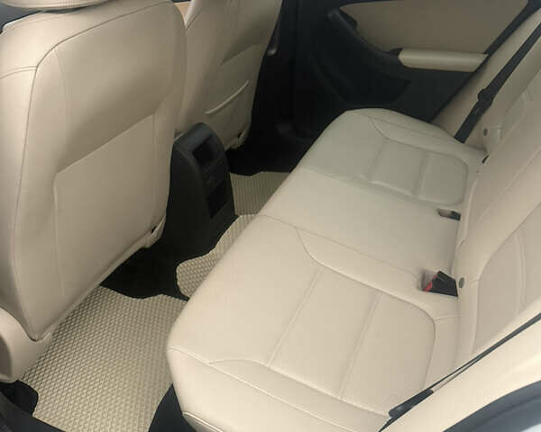 Белый Фольксваген Джетта, объемом двигателя 1.4 л и пробегом 138 тыс. км за 12300 $, фото 7 на Automoto.ua