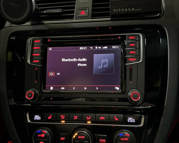 Фольксваген Джетта 2017 в Киеве на Automoto.ua Белый Фольксваген Джетта, объемом двигателя 2 л и пробегом 143 тыс. км за 14000 $, фото 16 на Automoto.ua