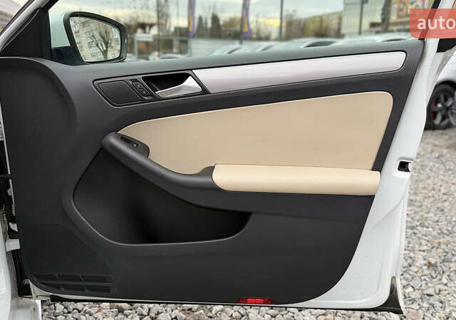 Белый Фольксваген Джетта, объемом двигателя 1.4 л и пробегом 149 тыс. км за 11500 $, фото 27 на Automoto.ua