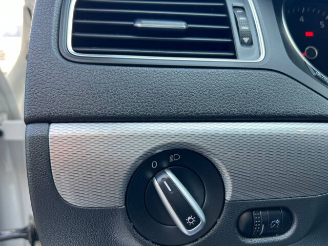 Белый Фольксваген Джетта, объемом двигателя 1.4 л и пробегом 130 тыс. км за 10990 $, фото 8 на Automoto.ua