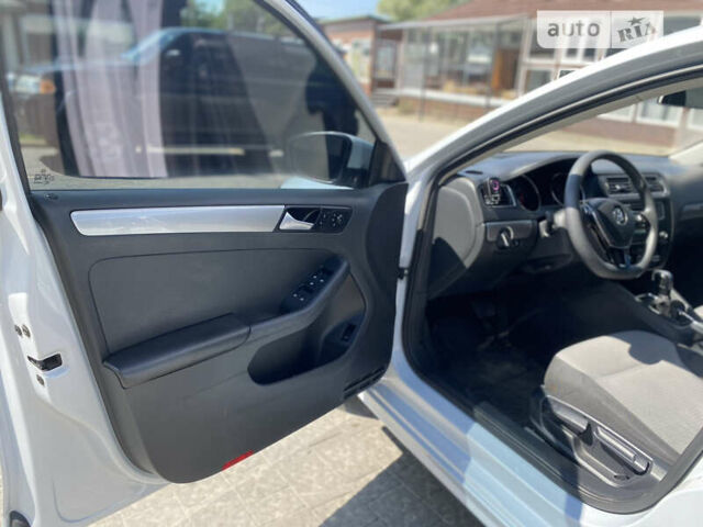 Белый Фольксваген Джетта, объемом двигателя 1.4 л и пробегом 70 тыс. км за 10999 $, фото 12 на Automoto.ua