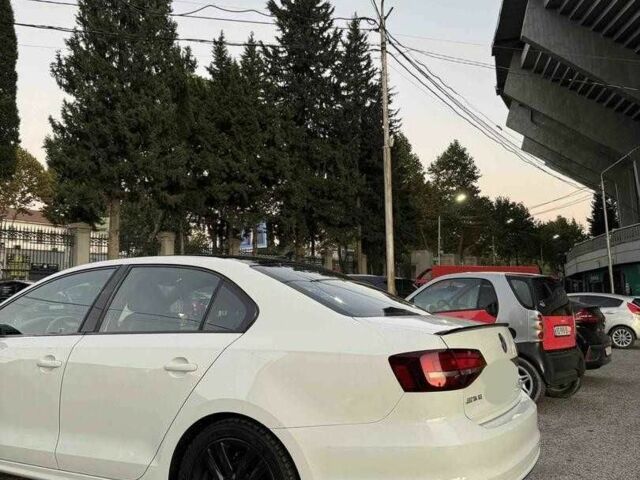 Фольксваген Джетта 2017 в Одессе на Automoto.ua Белый Фольксваген Джетта, объемом двигателя 1.4 л и пробегом 217 тыс. км за 6500 $, фото 1 на Automoto.ua