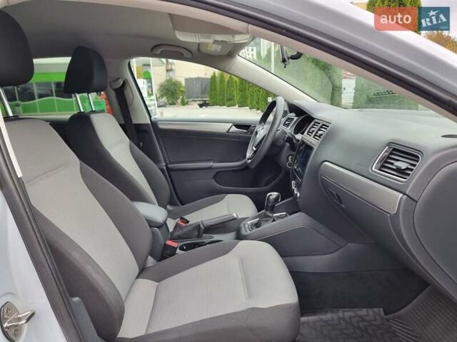 Белый Фольксваген Джетта, объемом двигателя 1.4 л и пробегом 164 тыс. км за 9999 $, фото 65 на Automoto.ua