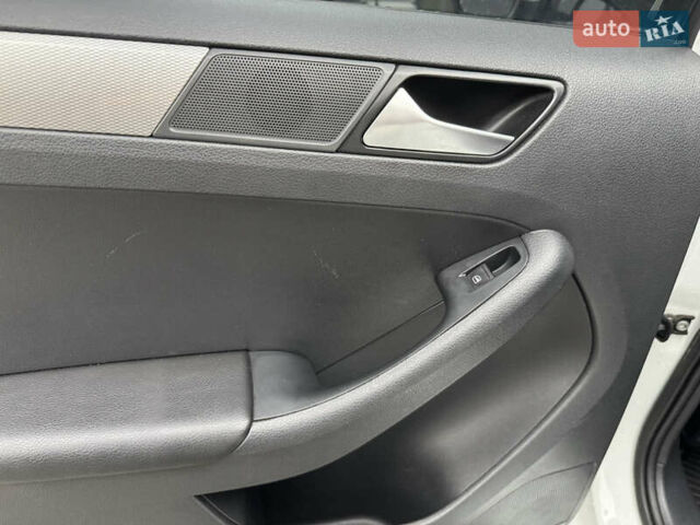 Білий Фольксваген Джетта, об'ємом двигуна 1.4 л та пробігом 146 тис. км за 10999 $, фото 28 на Automoto.ua